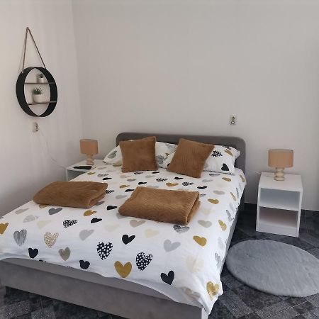 Lucija Apartment Gospic Exterior photo